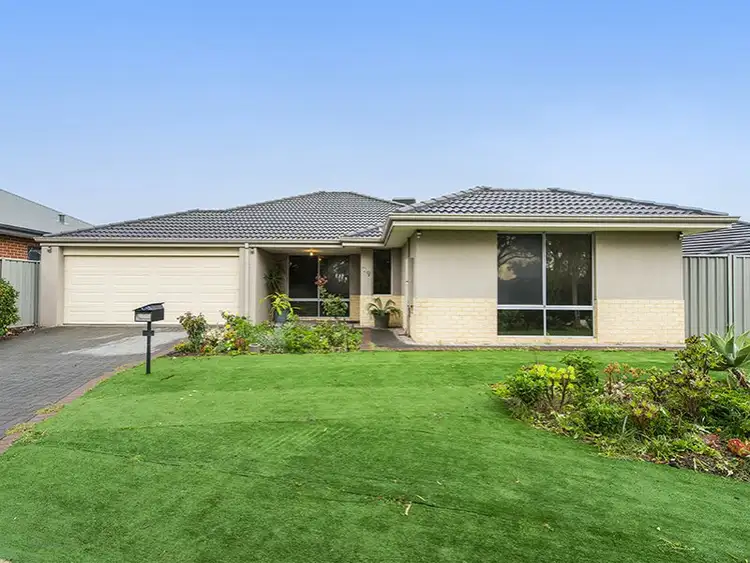 19 Serisier Parkway, Queens Park WA 6107