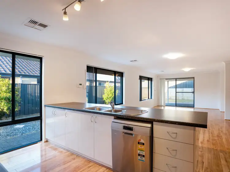 14 Viminea St, Carramar WA 6031