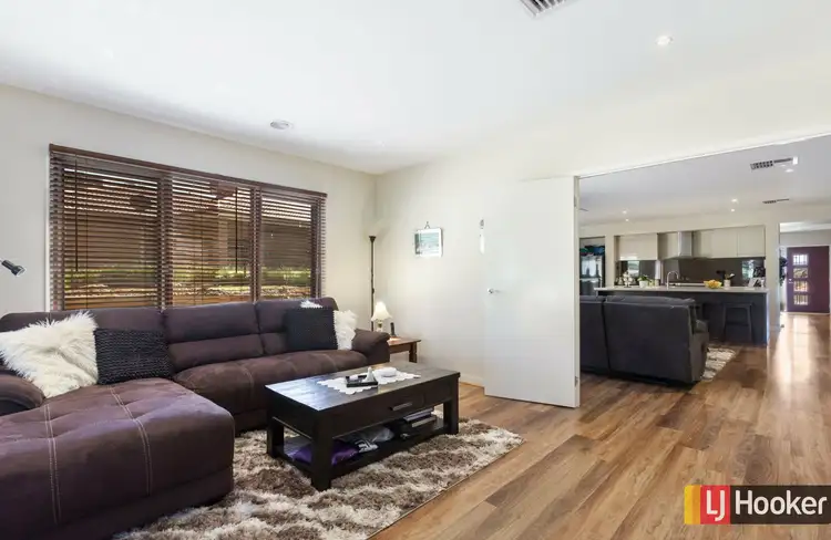 Sixth view of Homely house listing, 8 Carmelo Court, Hidden Valley VIC 3756