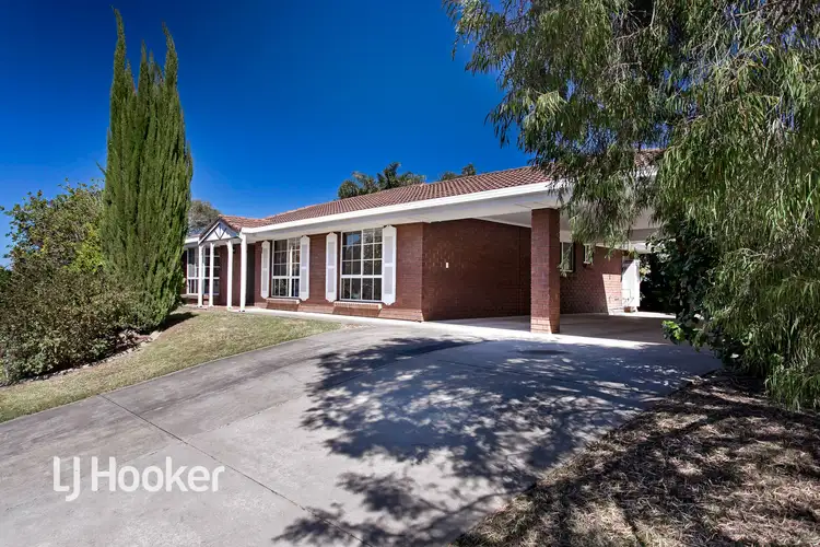11 Hedgerow Crescent, Hallett Cove SA 5158