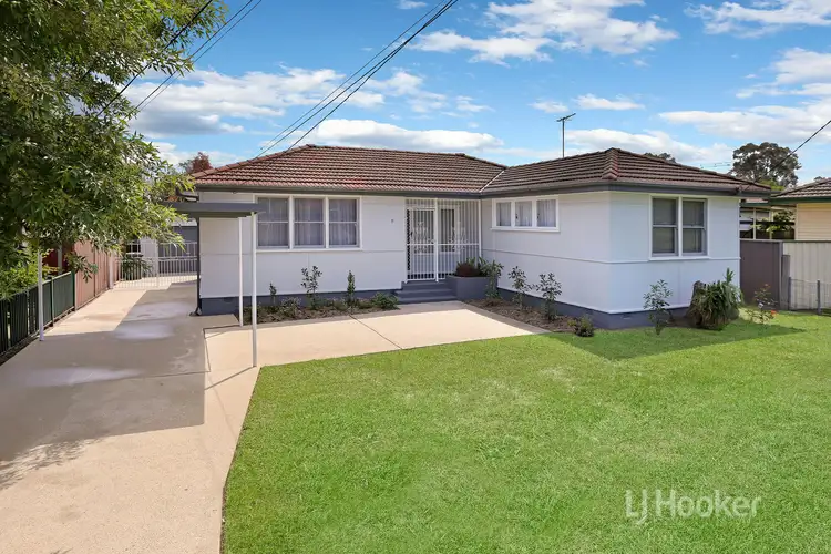 8 Gasmata Crescent, Whalan NSW 2770