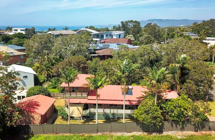 13 Dammerel Crescent, Emerald Beach NSW 2456