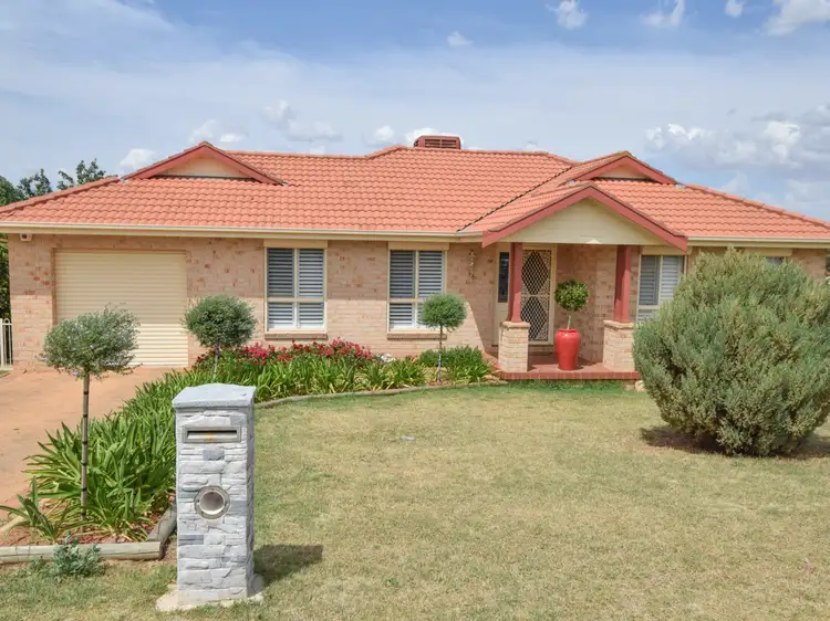 93 Fontenoy Street, Young NSW 2594