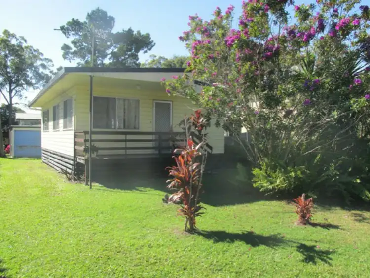 9 Dalpura Street, Macleay Island QLD 4184