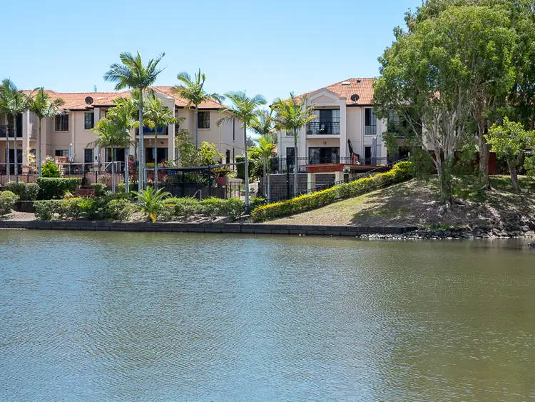 3/2 Beachcomber Court, Burleigh Waters QLD 4220