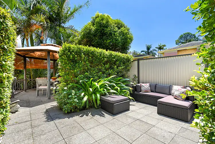 2/11 Wynflo Street, Labrador QLD 4215