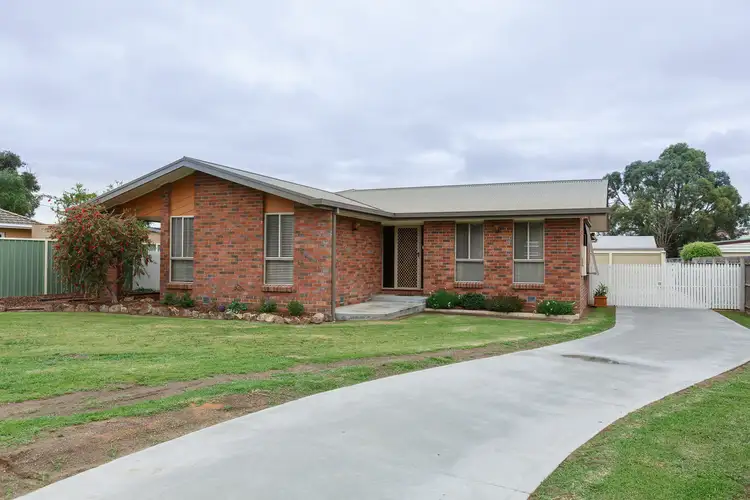 24 Jones Street, Stratford VIC 3862