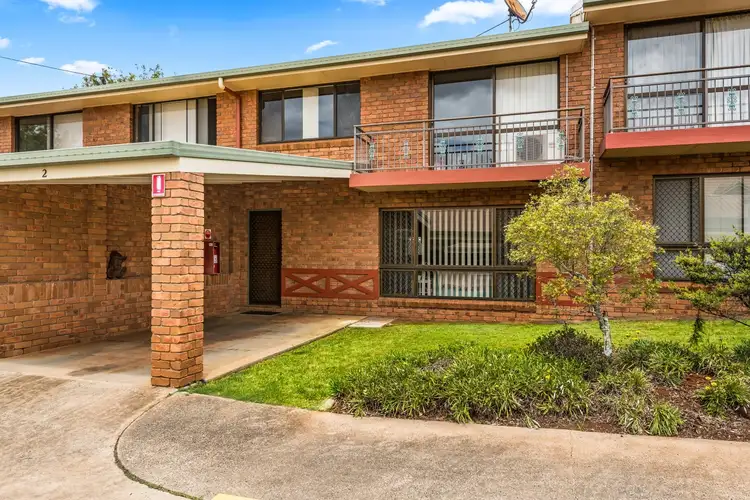 2/367 Margaret Street, Newtown QLD 4350