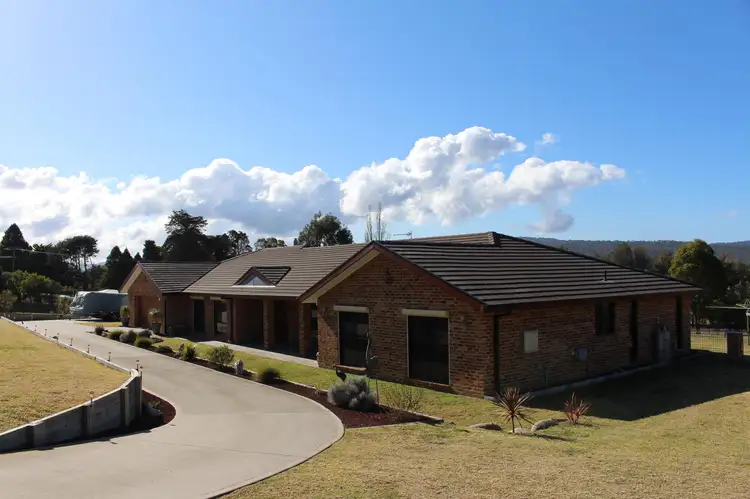 17 Glen Mia Drive, Bega NSW 2550