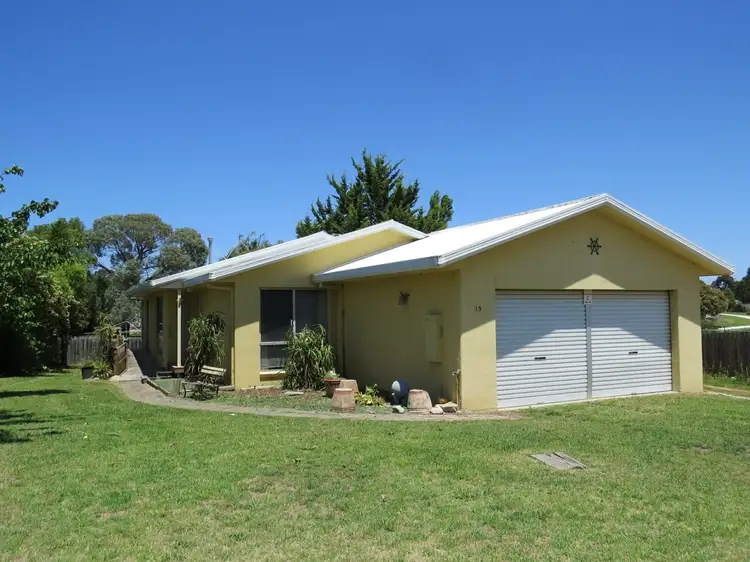 15 Harnham Drive, Bairnsdale VIC 3875