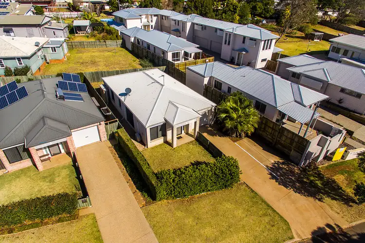 3/2 Swallow Court, Newtown QLD 4350