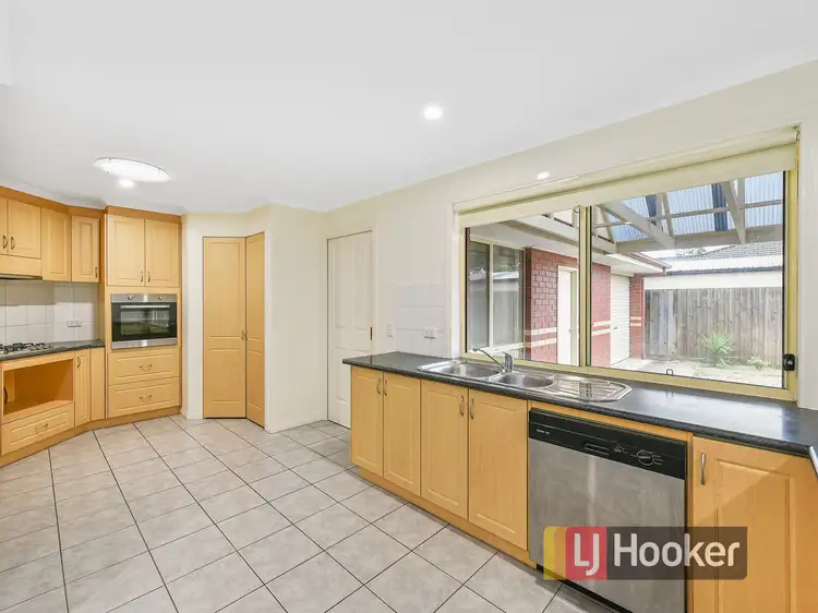 Sixth view of Homely house listing, 2 Prestwick Green, Cranbourne VIC 3977