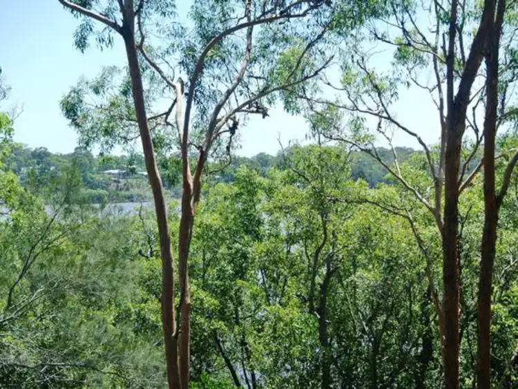 32 Calm Waters Crescent, Macleay Island QLD 4184