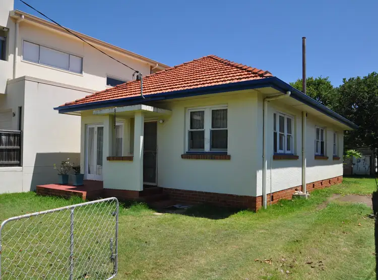 Fifth view of Homely house listing, 327 Upper Esplanade, Manly QLD 4179