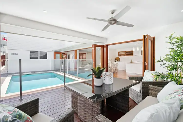 22 Petrel Avenue, Mermaid Beach QLD 4218