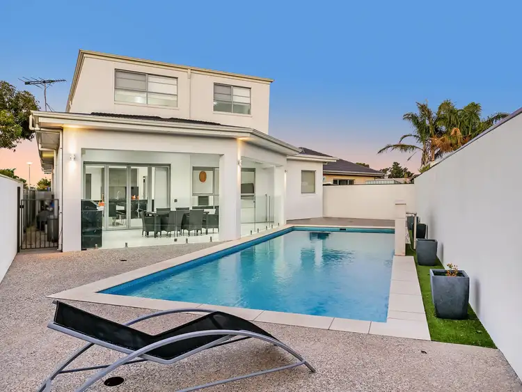 16a Huron Grove, West Lakes SA 5021