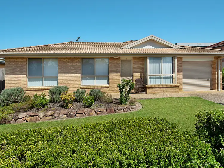 1/4 Roberts Street