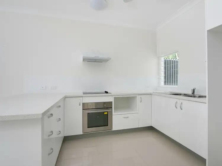 Fifth view of Homely unit listing, 2/35 Upolu Esplanade, Clifton Beach QLD 4879