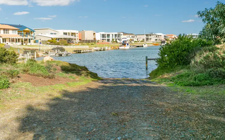 Second view of Homely house listing, 2 Ariel Court, Hindmarsh Island SA 5214