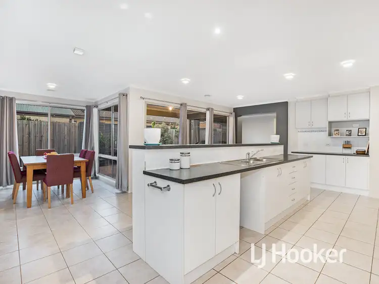 Fifth view of Homely house listing, 31 Bundoran Avenue, Cranbourne VIC 3977