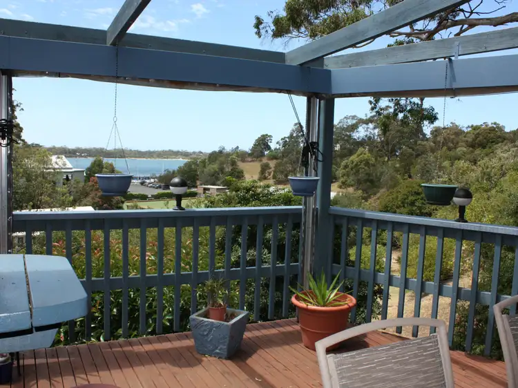 16 Wood St, Metung VIC 3904
