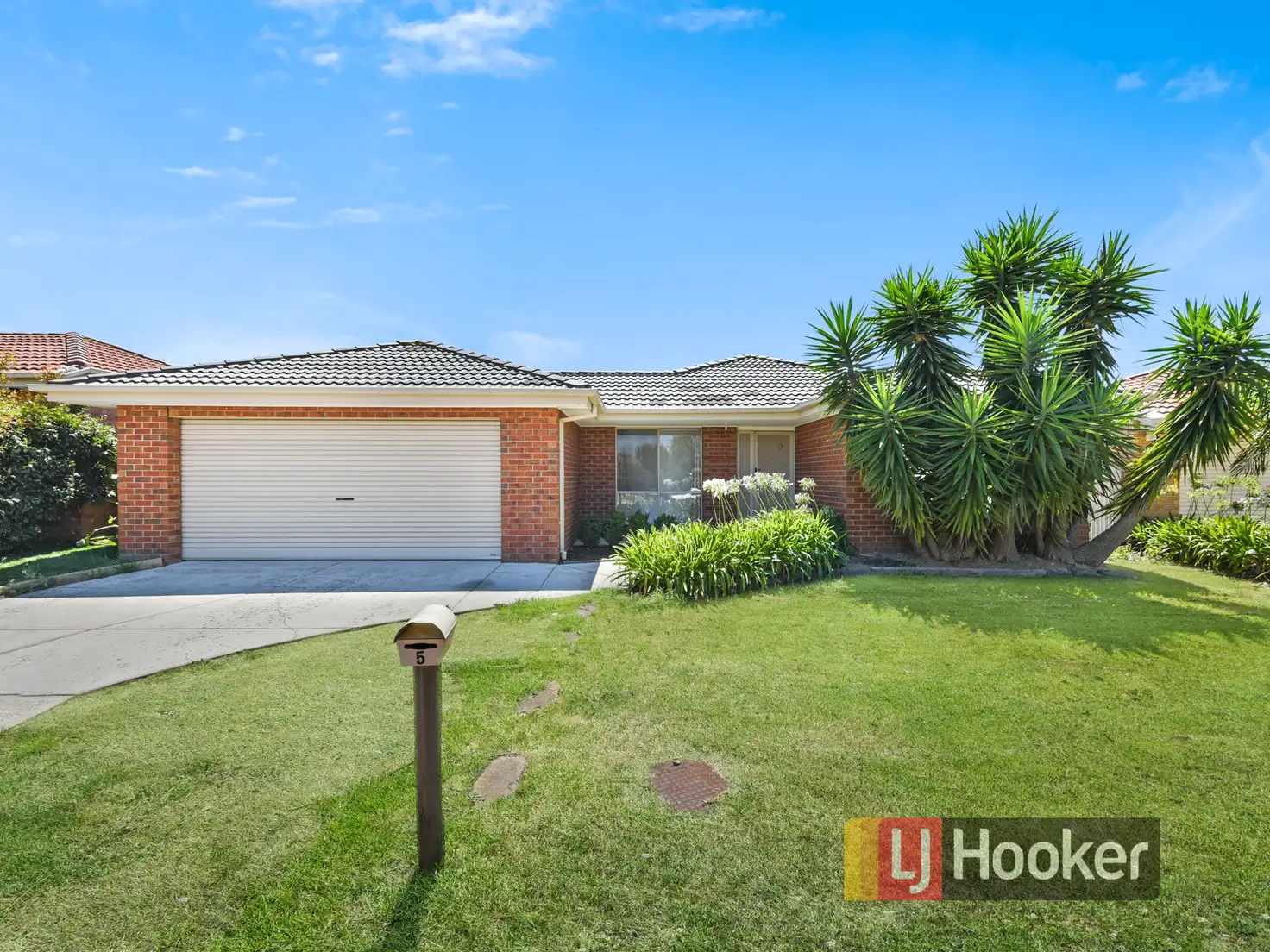 Main view of Homely house listing, 5 Roebourne Mews, Cranbourne East VIC 3977