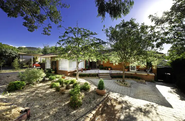 123 MacKenzie Street, Hackett ACT 2602