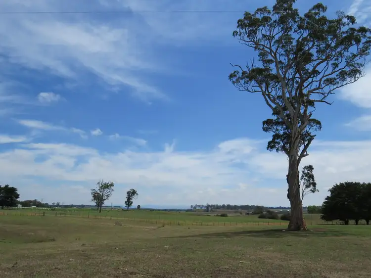 16 Calverts Road, Hillside VIC 3875