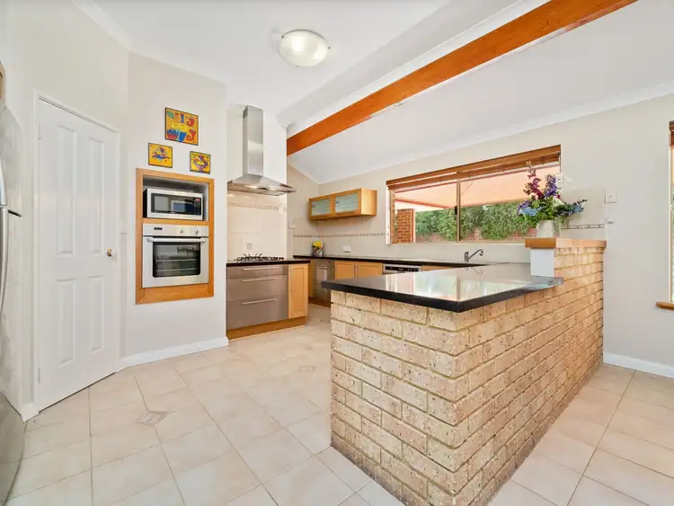 Fifth view of Homely house listing, 2 Browallia Close, Canning Vale WA 6155