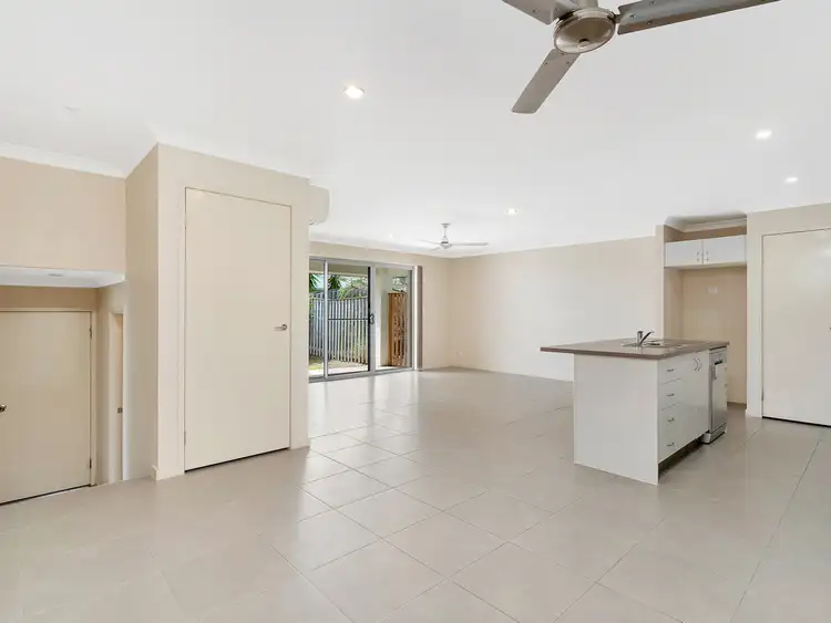 1/1 Chesterton Street, Pacific Pines QLD 4211