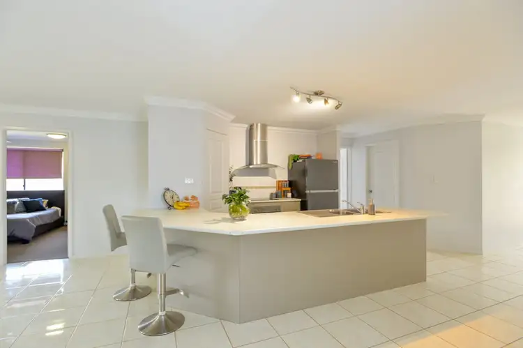 6 Bottlebrush Drive, Kirkwood QLD 4680