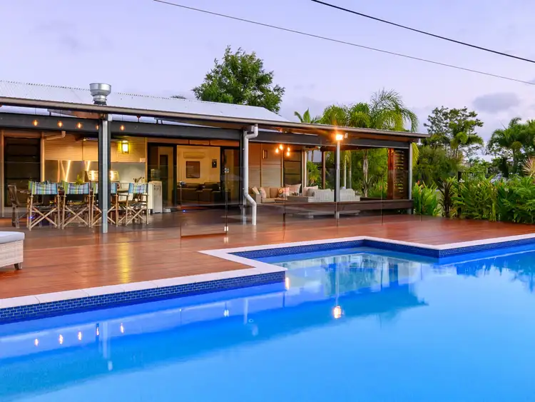 6 Sunrise Place, New Auckland QLD 4680