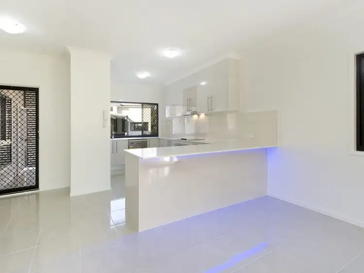 9/4 Kal-Ma-Kuta Drive, Sandstone Point QLD 4511