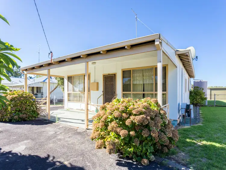 16 Roy Street, Harvey WA 6220
