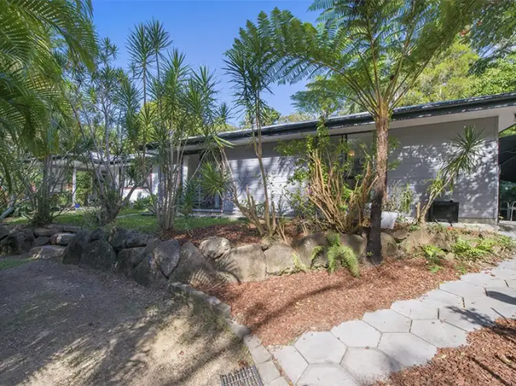 15 Mundurra  Avenue, Ocean Shores NSW 2483