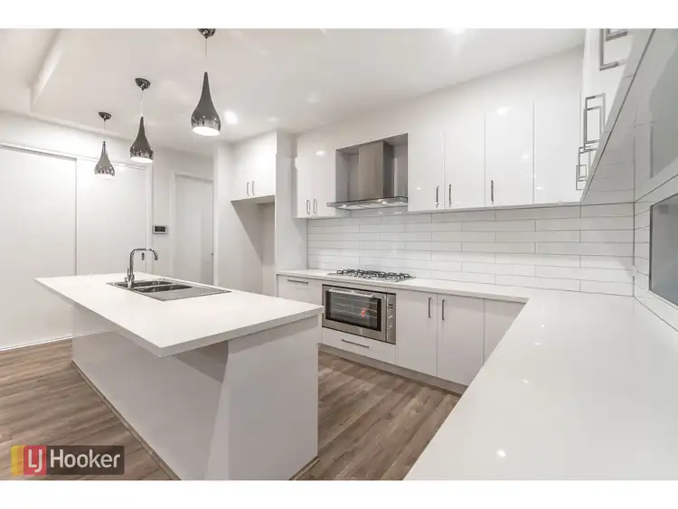 Sixth view of Homely house listing, 10 Booyong Street, Craigieburn VIC 3064