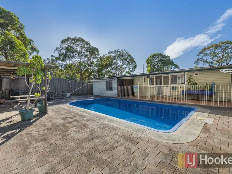 21 Coral Crescent