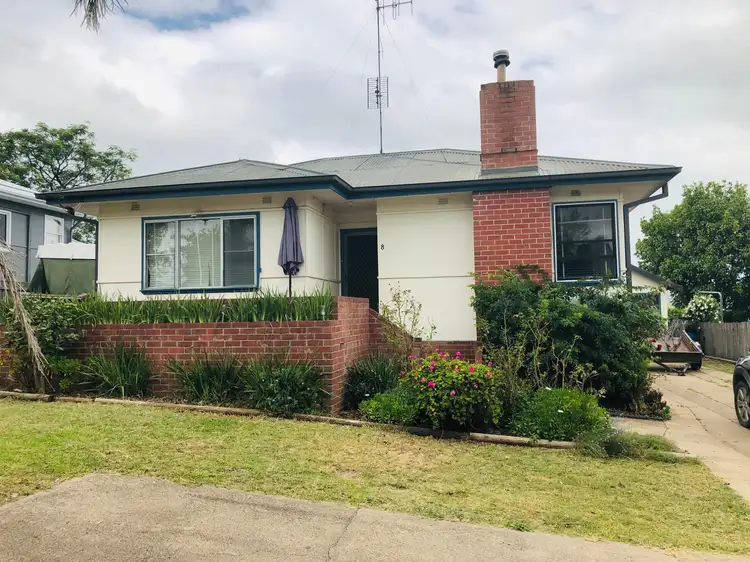 8 Blomfield Ave, Bega NSW 2550
