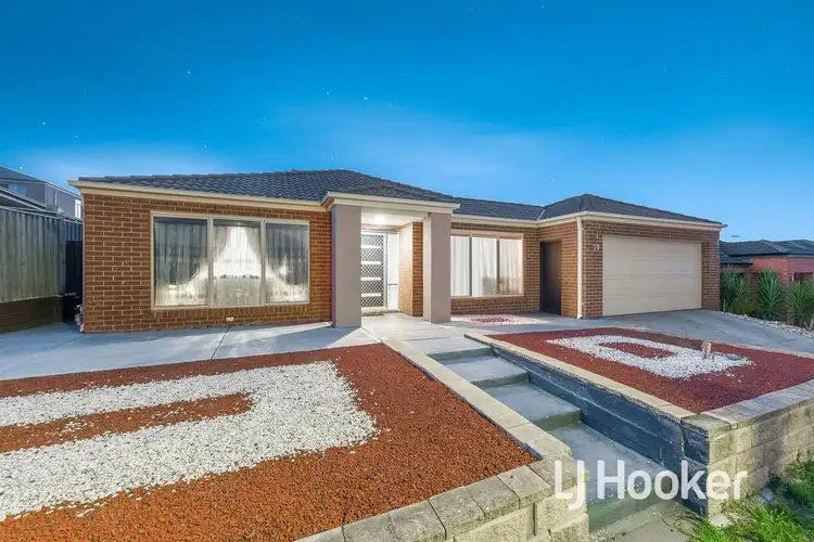 21 Westmoreland Avenue, Cranbourne North VIC 3977