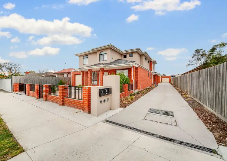 2/27 Arena Square, Noble Park VIC 3174