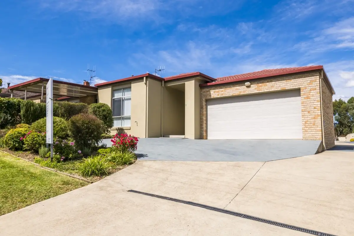 Main view of Homely townhouse listing, 1/9 Dodsworth Street, Queanbeyan NSW 2620