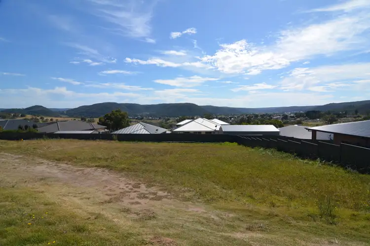 17 Hillcrest Avenue, Lithgow NSW 2790