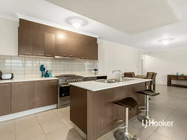 Second view of Homely house listing, 5 Meredith Place, Eynesbury VIC 3338