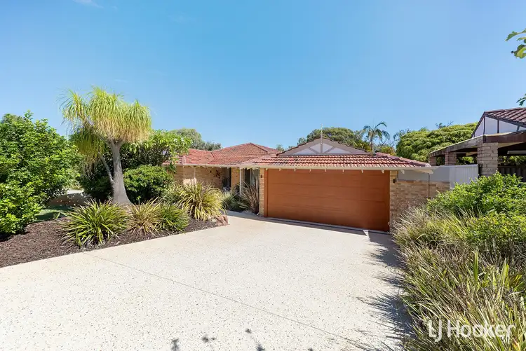 17 Hillock Circle, Leeming WA 6149