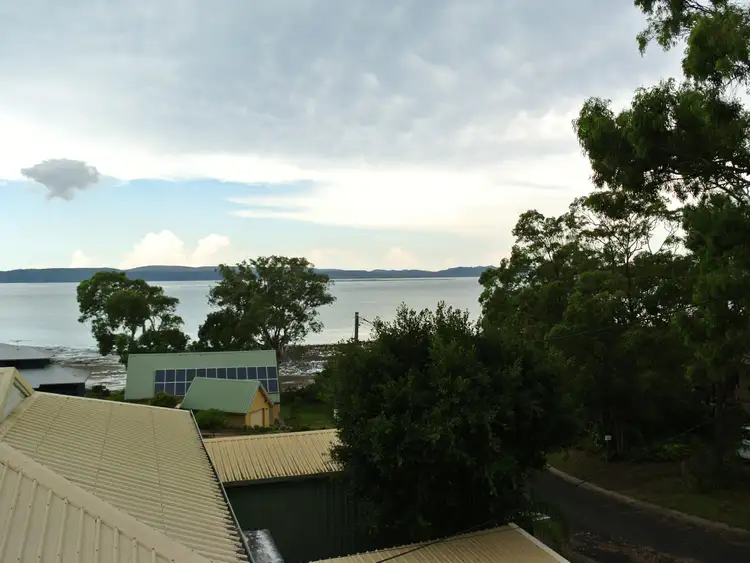 27 Oomool Street, Macleay Island QLD 4184