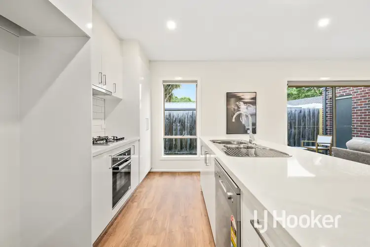 Sixth view of Homely house listing, 2/152 Duncan Drive, Pakenham VIC 3810