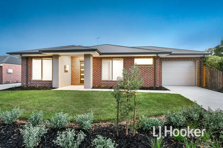 Main view of Homely unit listing, 1/152 Duncan Drive, Pakenham VIC 3810