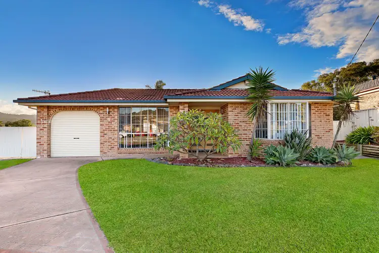 9 Peta Close, Bateau Bay NSW 2261