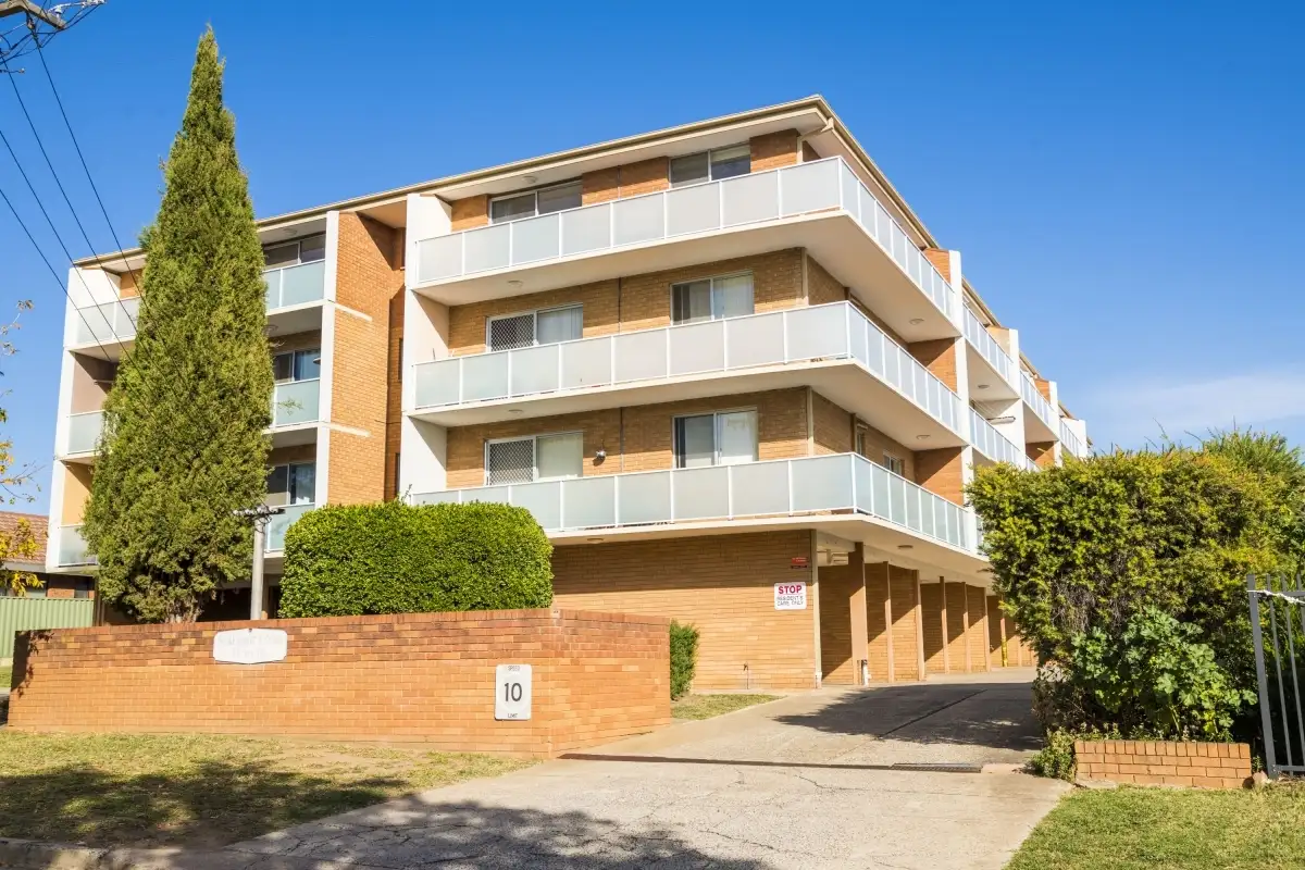 Main view of Homely unit listing, 15/11 Mckeahnie Street, Queanbeyan NSW 2620