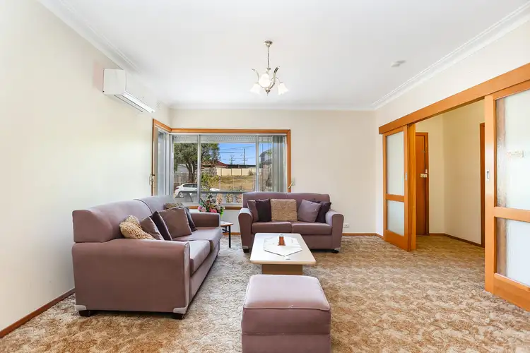 Fifth view of Homely house listing, 10 Griffin Court, Lalor VIC 3075
